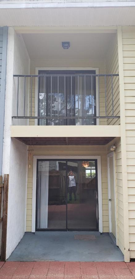 Beautiful Townhouse 2 Bedrooms 1 And A Half Bathrooms Next To Butler Plaza 1 Mile To Uf Gainesville Exterior photo